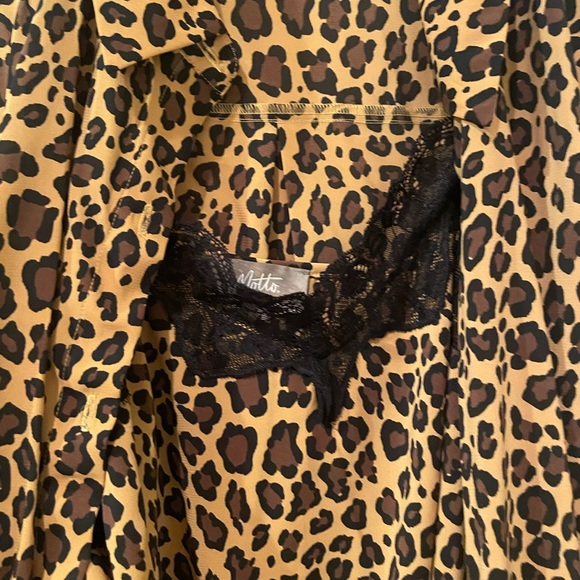 Leopard Print Silky Blouse W/Matching Cami Top - Picture 3 of 7